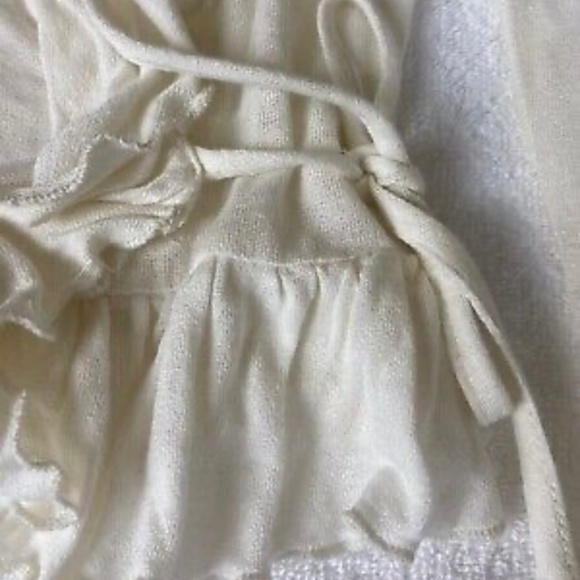 URBAN OUTFITTERS women's wrap blouse top with ruffle sleeve size XS - Picture 3 of 7